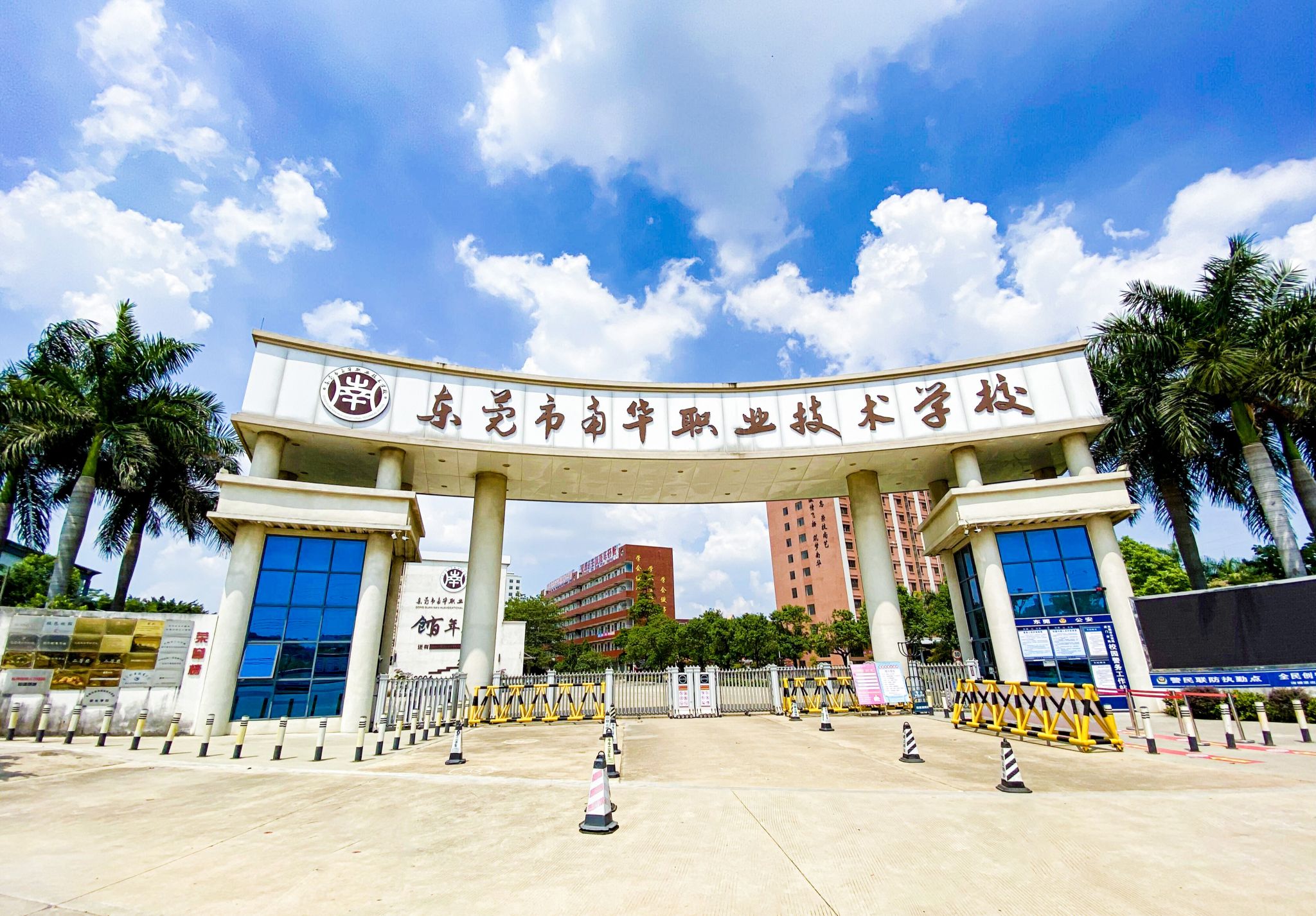 学校门楼